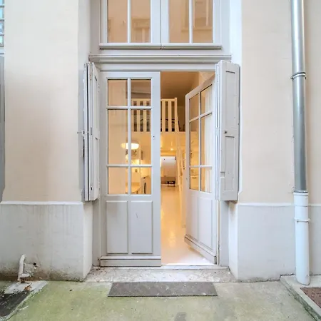 Charming Renovated Pied-a-terre Saxe Gambetta Apartment
