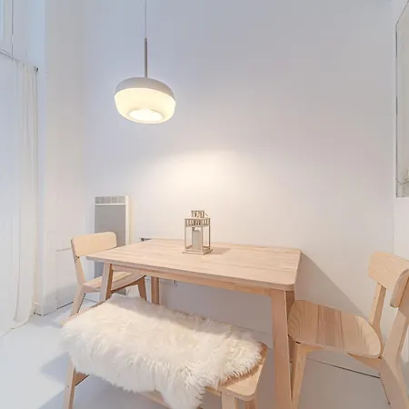 Charming Renovated Pied-a-terre Saxe Gambetta Apartment