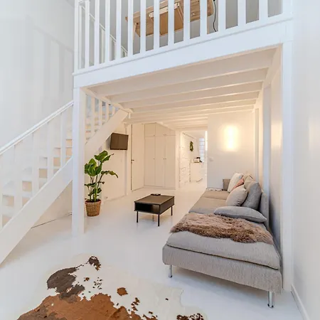 Charming Renovated Pied-a-terre Saxe Gambetta *