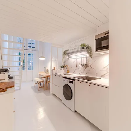 Charming Renovated Pied-a-terre Saxe Gambetta Apartment
