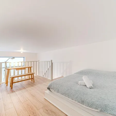 Апартаменты Charming Renovated Pied-a-terre Saxe Gambetta *